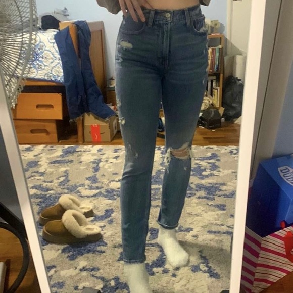 Abercrombie and Fitch High Rise Skinny Jeans. Size 0/25 - Picture 8 of 8
